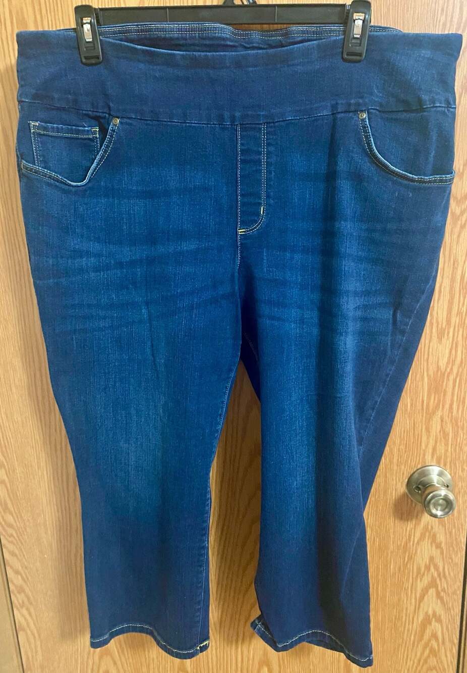 Lee Women's Plus Size Slim Fit Sculpting Mid-Rise Pull-On Jeans, Size 22W